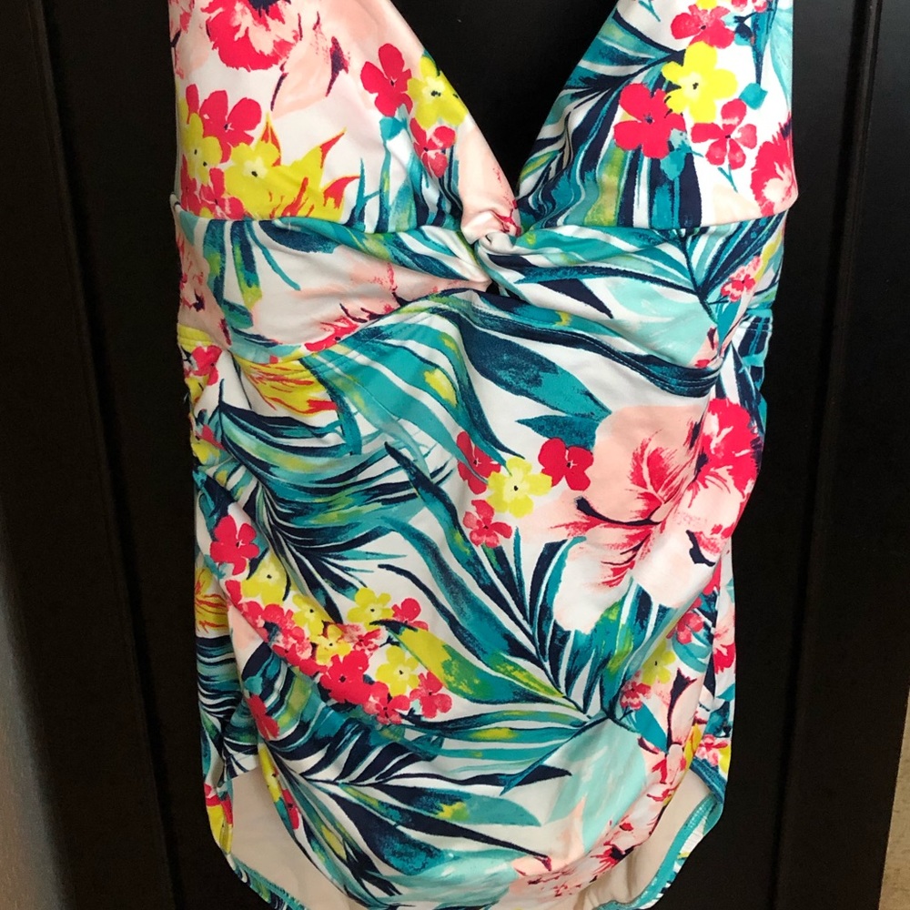 Target one piece bathing suit - Picture 2 of 4